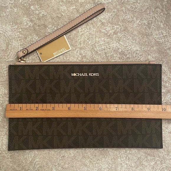 Brand New Michael Kors Brown & Soft Pink Logo Large Zippered Clutch Wristlet - Picture 4 of 15